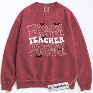 Spooky Teacher Sweatshirt, Retro Halloween Educator Crewneck, Cute Bat Graphic Pullover, Fun Fall Gift for Teachers, Comfort Colors Sweatshirt