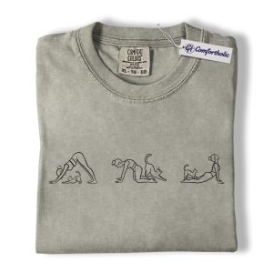 Yoga Cat Shirt, Cat Lover Yoga T-Shirt, Minimalist Line Art Graphic Tee, Mindful Fitness Gift for Pet Moms, Comfort Colors Shirt
