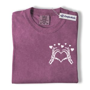 Skeleton Hands Heart Shirt, Minimal Gothic Valentine Graphic Tee, Spooky Love Aesthetic T-Shirt, Valentine Gift for Couples, Comfort Colors Shirt