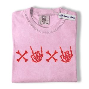 Gothic XOXO Shirt, Skeleton Hand Rock Sign Graphic Tee, Alternative Valentine Punk T-Shirt, Anti Valentine Gift for Goth Couples, Comfort Colors Shirt
